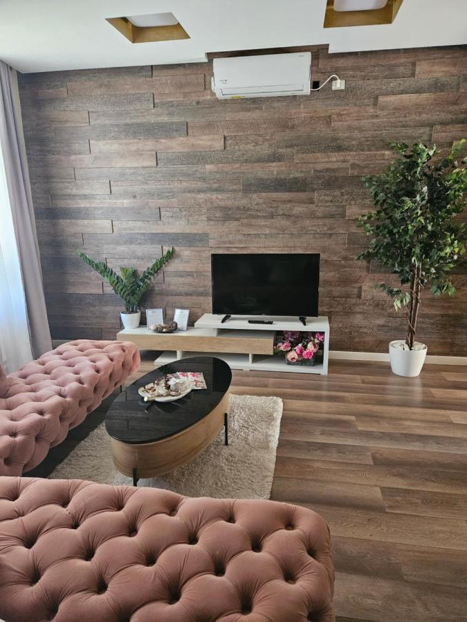 Laci Lak Premium Apartment Oradea Exterior photo